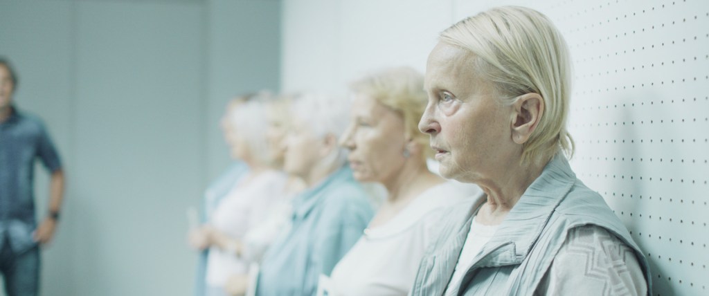 Une femme sur le&nbsp;toit